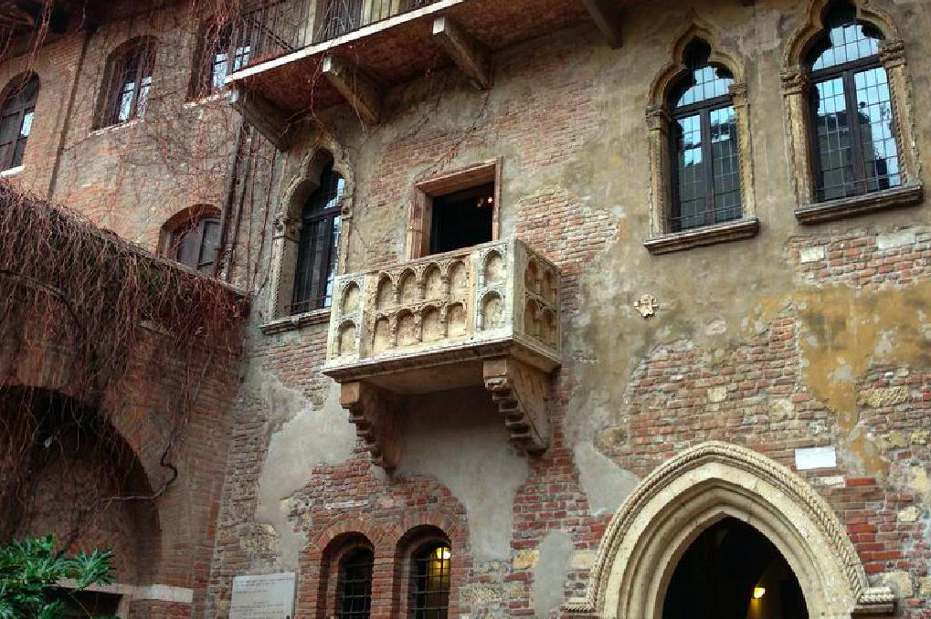 The balcony of Juliet in Verona, Italy