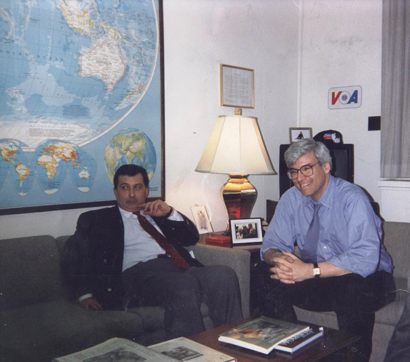 Vakhtang Nanitashvili, Head of Georgian Radio, visiting Geoffrey Cowan, VOA Director, in Washington DC (1994)