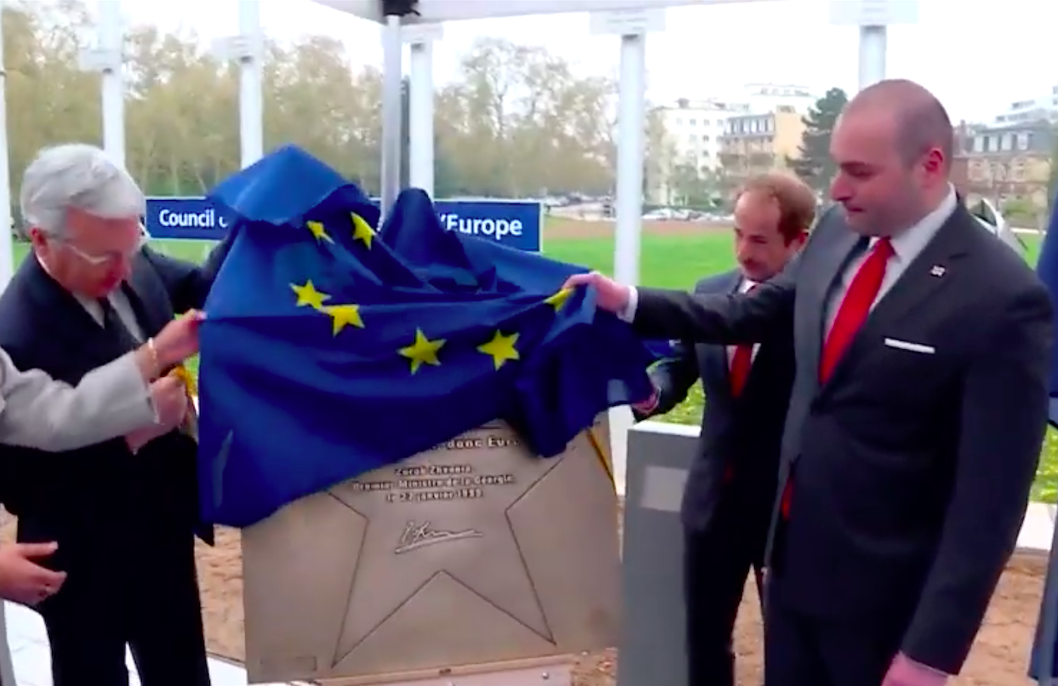 PM of Georgia, Mamuka Bakhtadze unveils the star to Zurab Zhvania. Credit: Government of Georgia