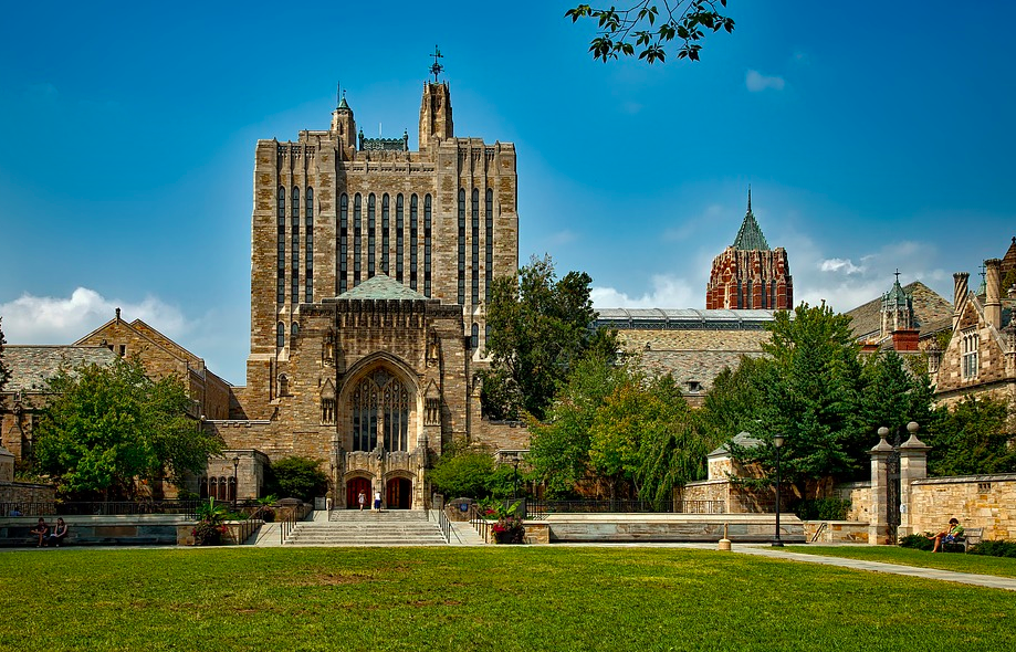 Yale university (1701)