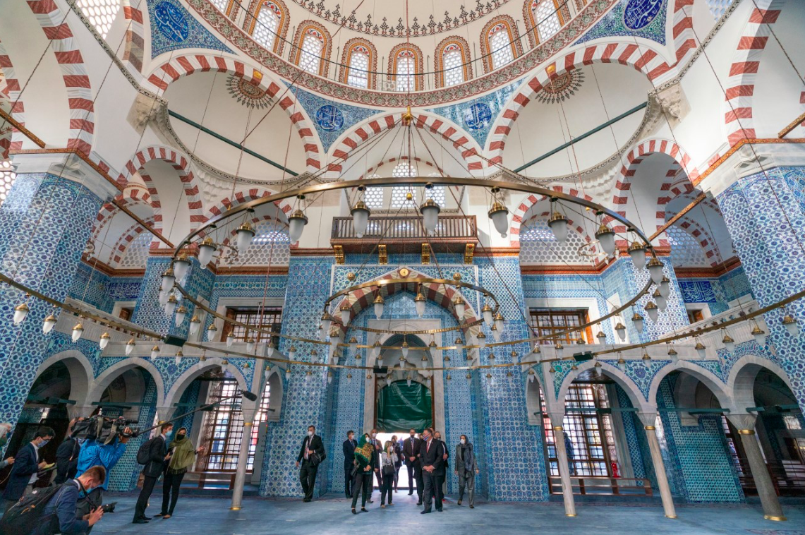 US Secretary of State and his wife Susan Pompeo visiting Rustem Pasha Mosque in Istanbul on 17 November 2020. Retrieved from SecPompeo Twitter