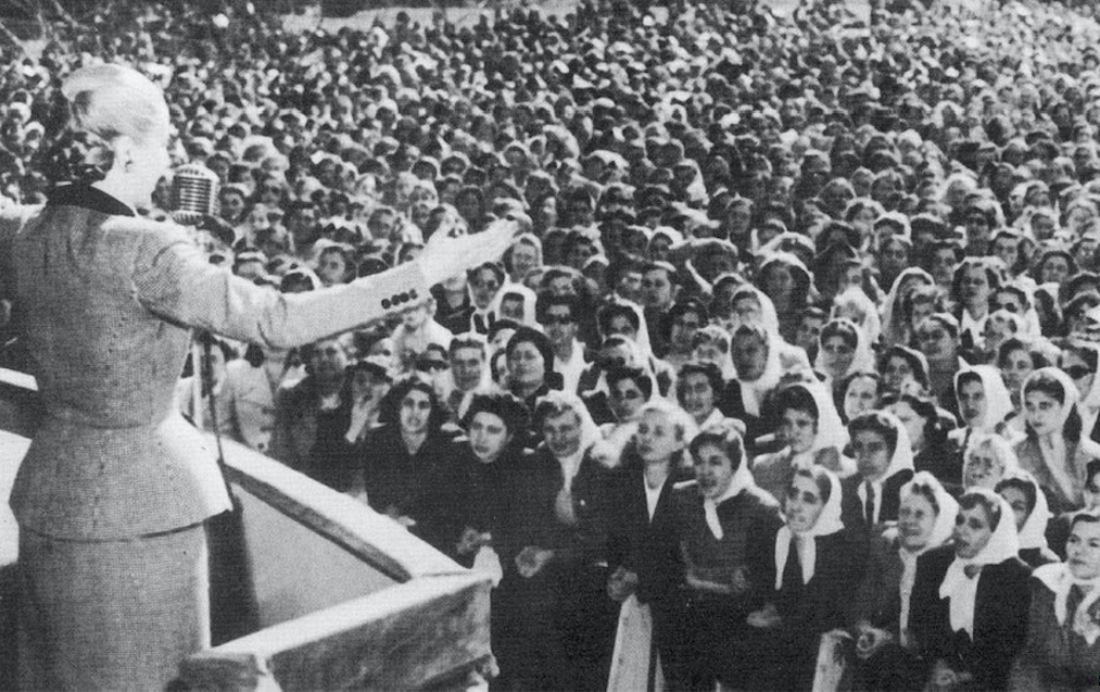 Eva Perón speaks to the crowd. Credit: Getty Images
