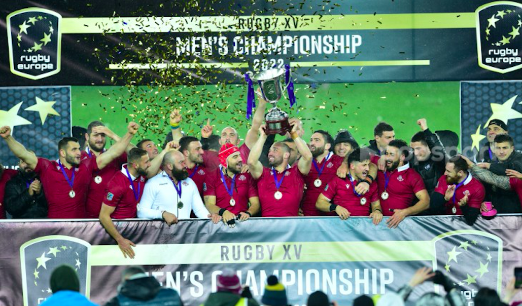 Merab Sharikadze, captain of the Lelos, with the cup. Credit to Popsport