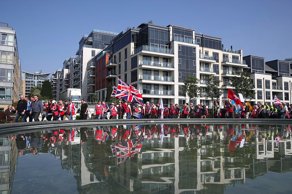 Brexiteers filled the street beside Imperial Wharf. Credit: The Daily Mail/PA