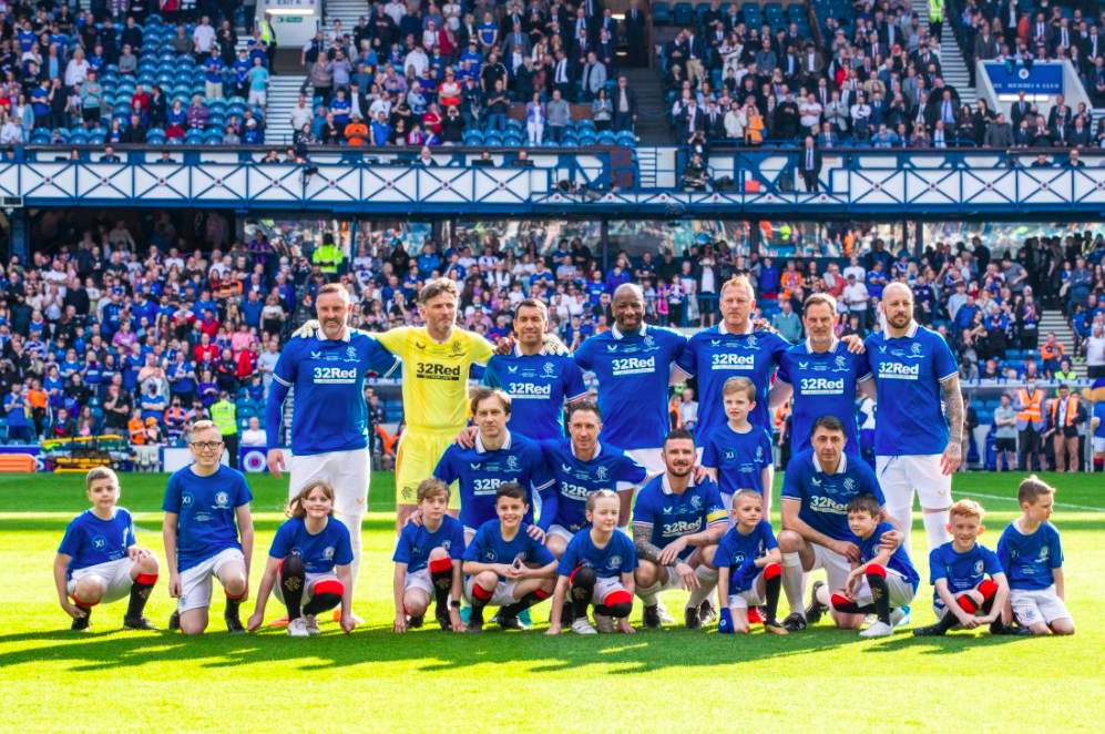 A Rangers Legends team pose pre-match. Credit to The Rangers (rangers.co.uk)