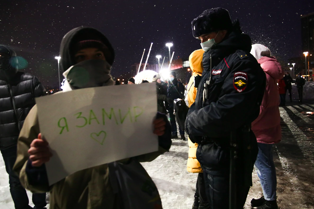 "I am for peace" placard holder in Perm, Russia. Credit to Anastasia Yakovleva