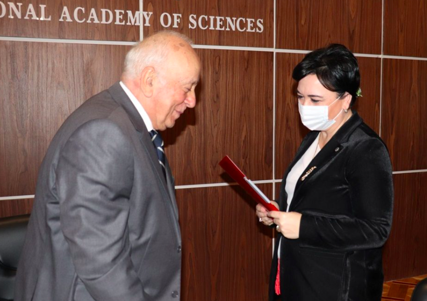Academician George Kvesitadze (L) and Professor Eka Beselia at the GACS Autumn session 2021. Credit to Alexander Unapkoshvili/GNAS