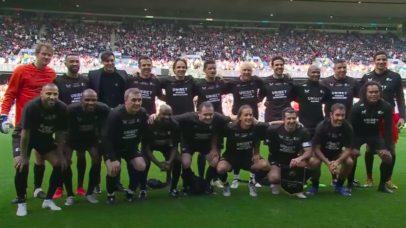 World Legends team pose pre-match. Credit to Theo Baker