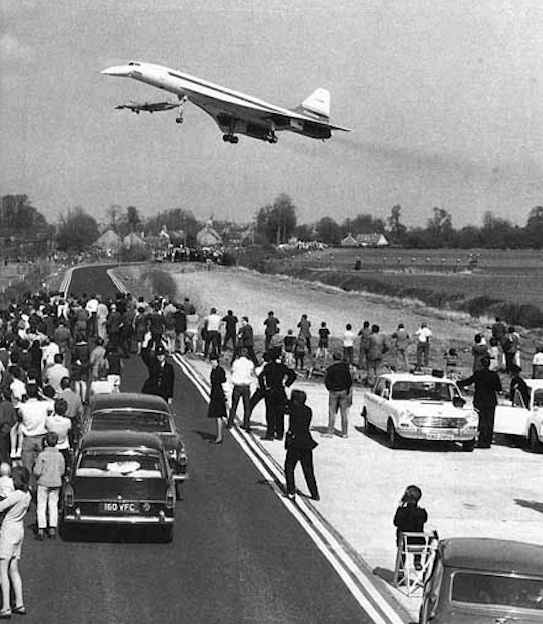 Concorde 002’s maiden flight on 9th April 1969. A Canberra chase plane flies beside. Credit: Concorde SST/BAC Picture