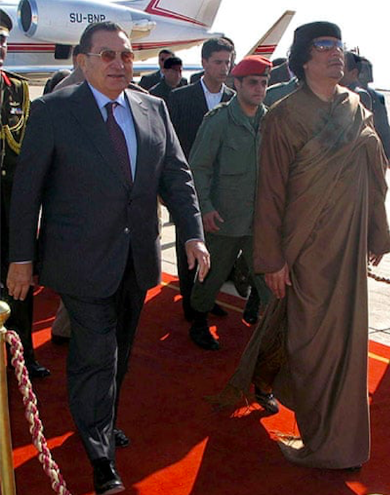 Libyan leader Muammar Gaddafi (R) welcomes President Mubarak (L) in Sirte, east of Tripoli, 23 January 2007. Credit to Mahmud Turkia/AFP/Getty Images