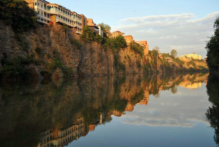 Old Tbilisi on the Kura (Mtkvari) River. Credit: BPN