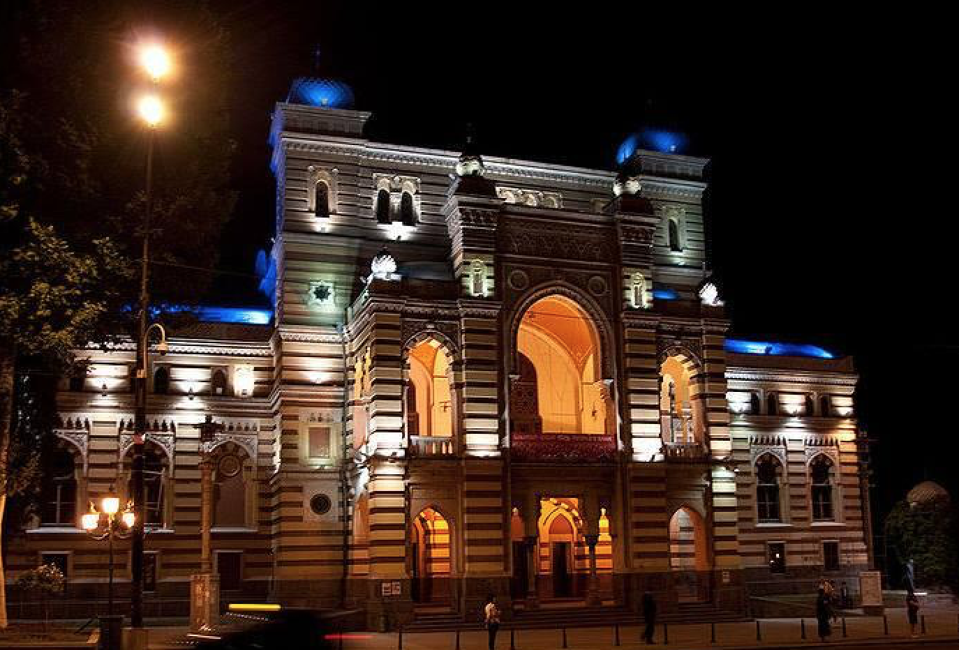 Tbilisi Opera and Ballet Theatre on Rustaveli Avenue at night. Credit to Ambioni