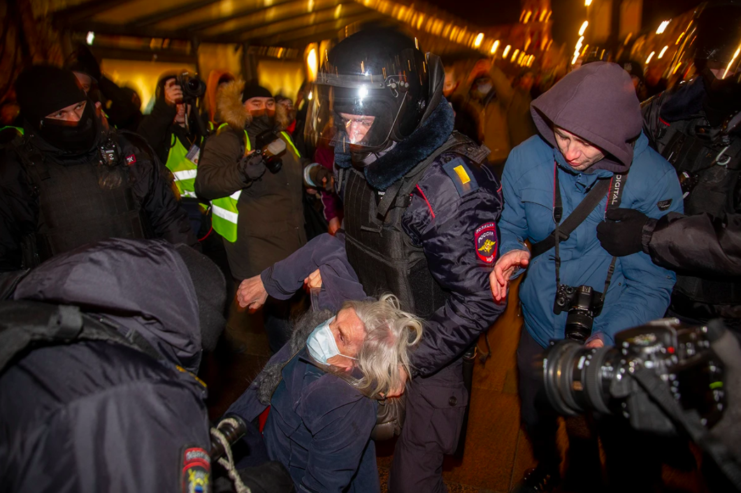 Russian police forces make an arrest in St. Petersburg, Russia. Credit to Aleksey Dushutin
