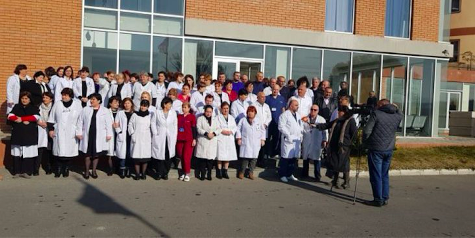 The rally of White Smocks in front of the Medical Centre Gormedi in Gori, Georgia. Credit: Exclusive News Ge