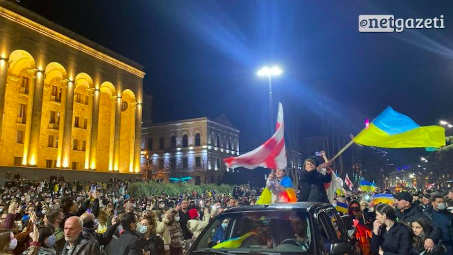 People in Tbilisi support Ukraine. Credit to Luka Pertaia/Netgazeti